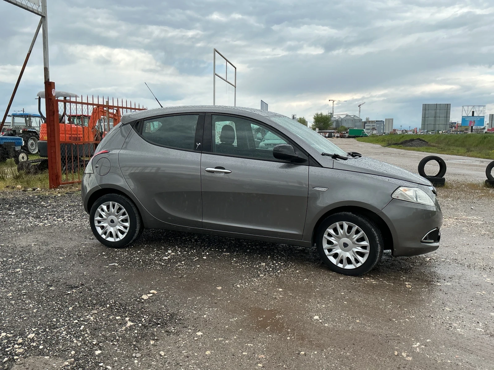 Lancia Ypsilon 1, 2 i, снимка 4 - Автомобили и джипове - 54284678