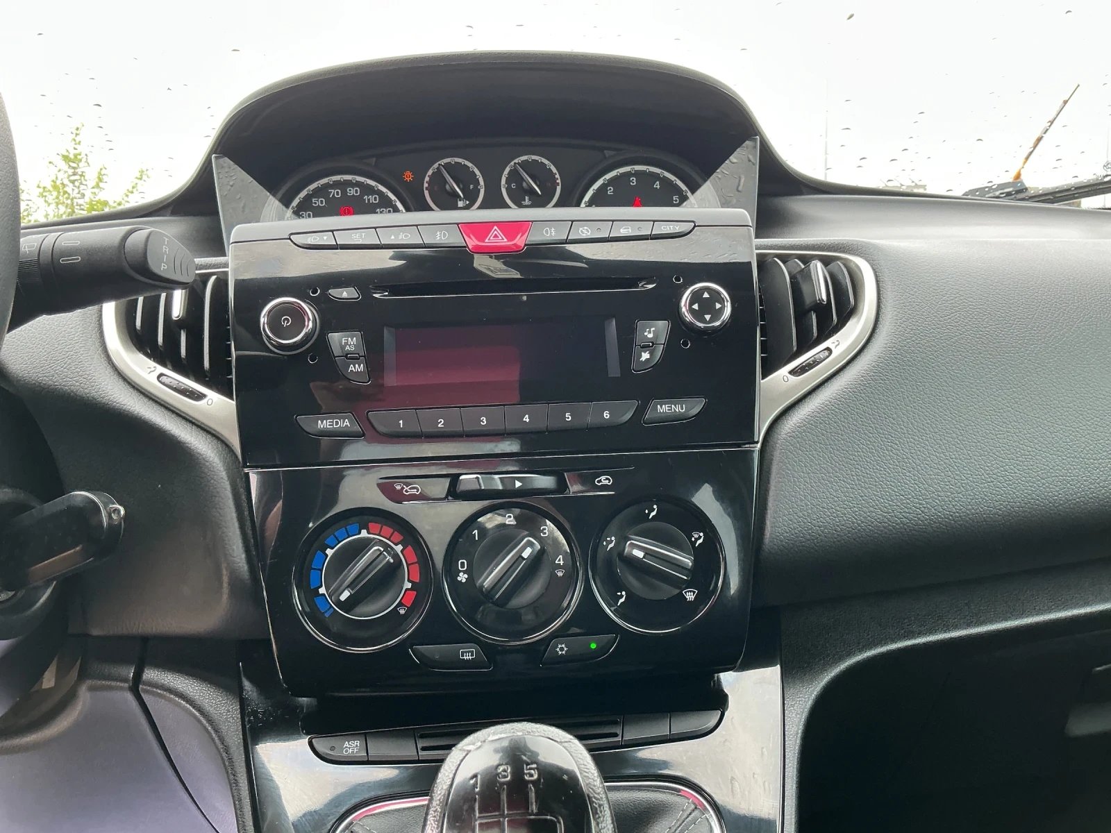 Lancia Ypsilon 1, 2 i, снимка 14 - Автомобили и джипове - 54284678