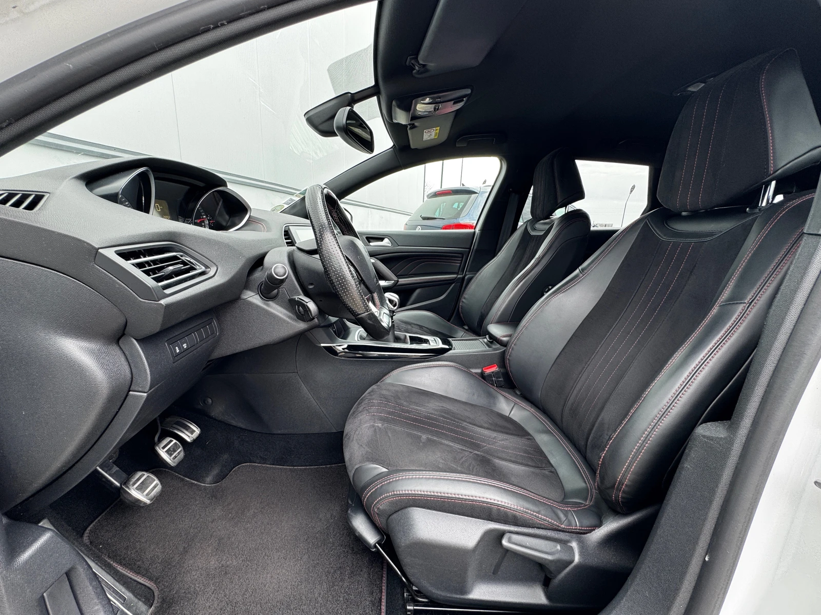Peugeot 308 1.6 Blue-HDi GT Line 🇫🇷, снимка 13 - Автомобили и джипове - 54360427