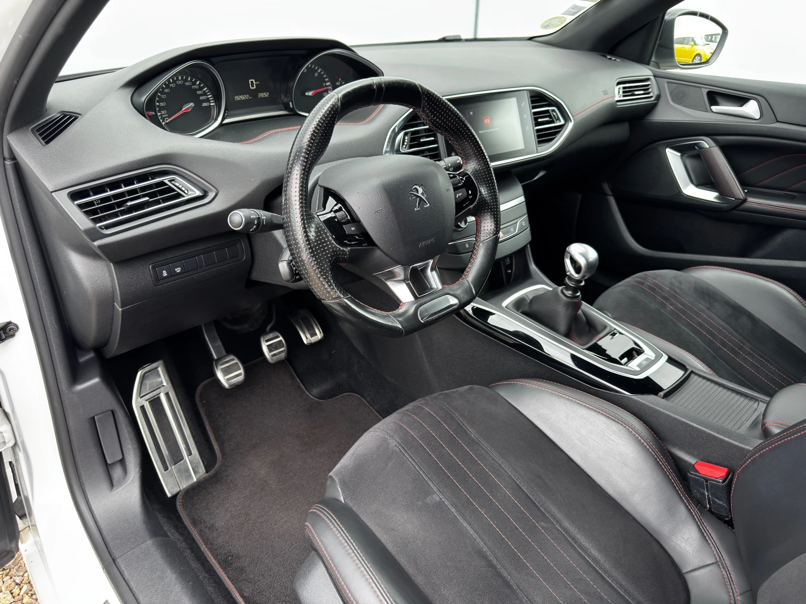 Peugeot 308 1.6 Blue-HDi GT Line 🇫🇷, снимка 12 - Автомобили и джипове - 54360427