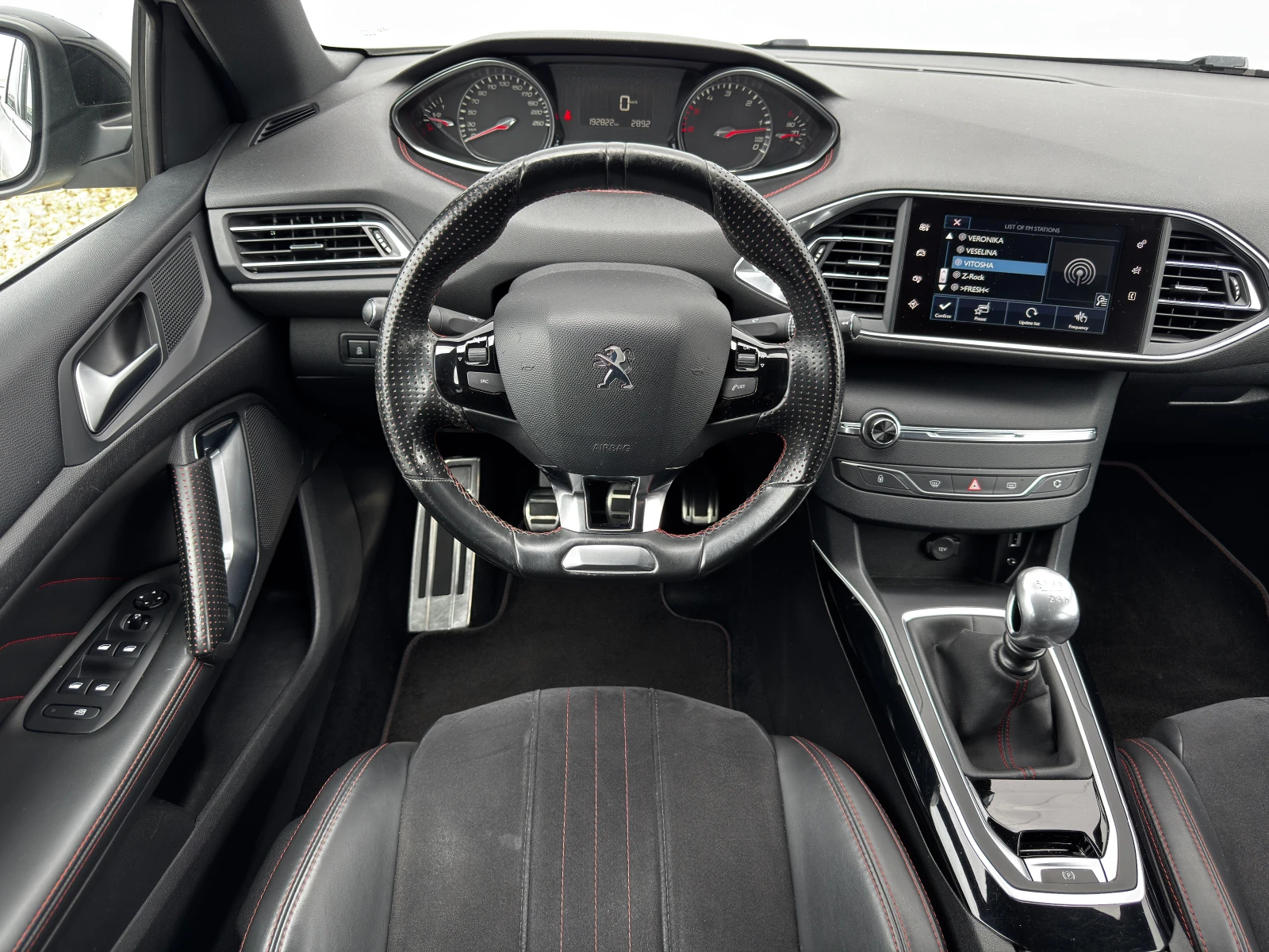 Peugeot 308 1.6 Blue-HDi GT Line 🇫🇷, снимка 11 - Автомобили и джипове - 54360427