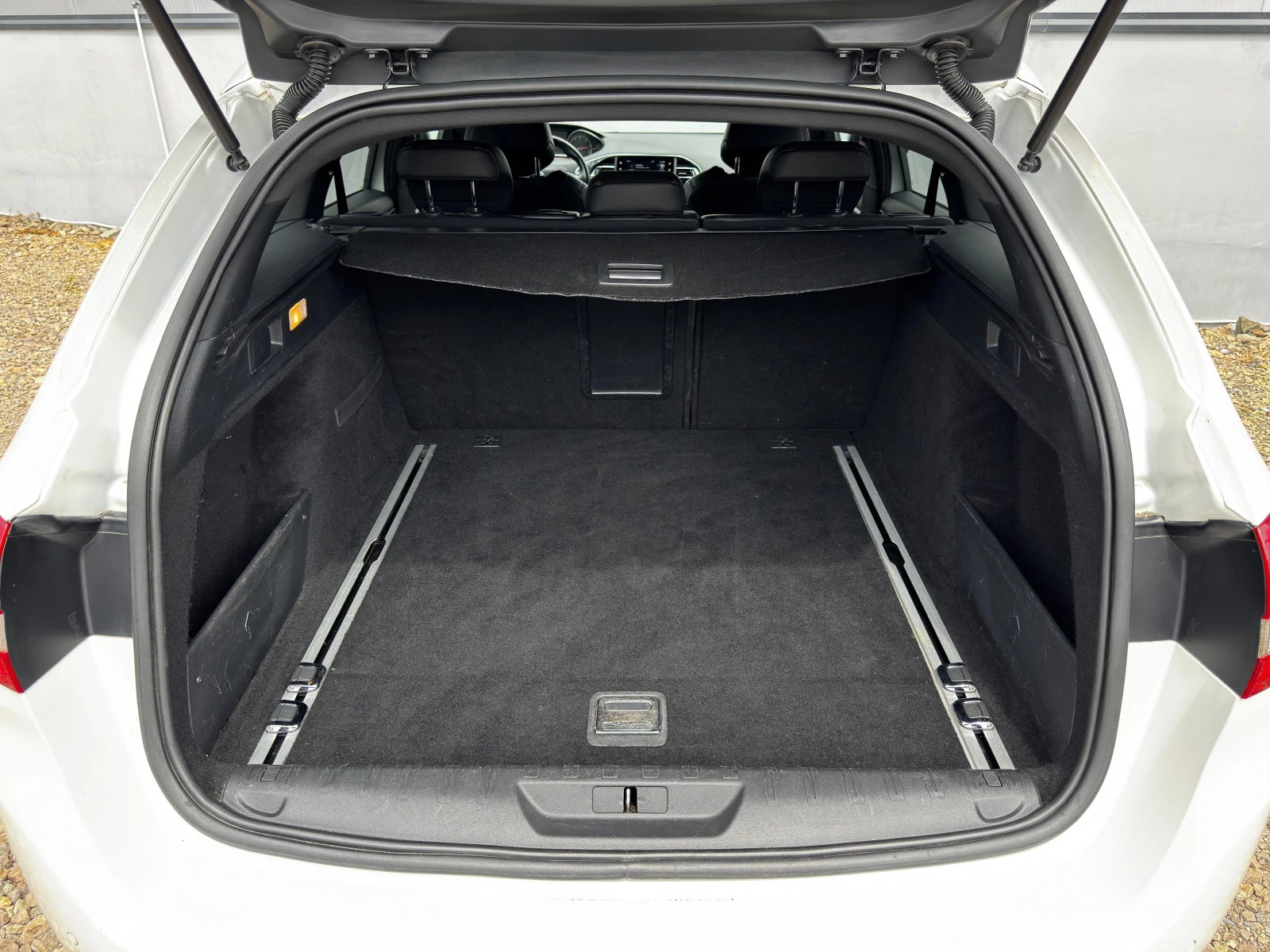Peugeot 308 1.6 Blue-HDi GT Line 🇫🇷, снимка 16 - Автомобили и джипове - 54360427