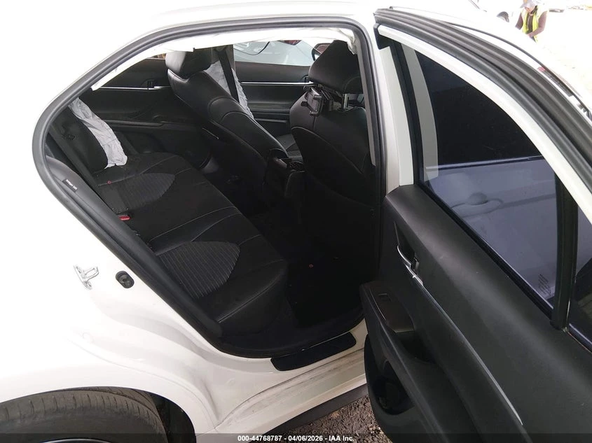 Toyota Camry 2.5l Se, снимка 8 - Автомобили и джипове - 54496635