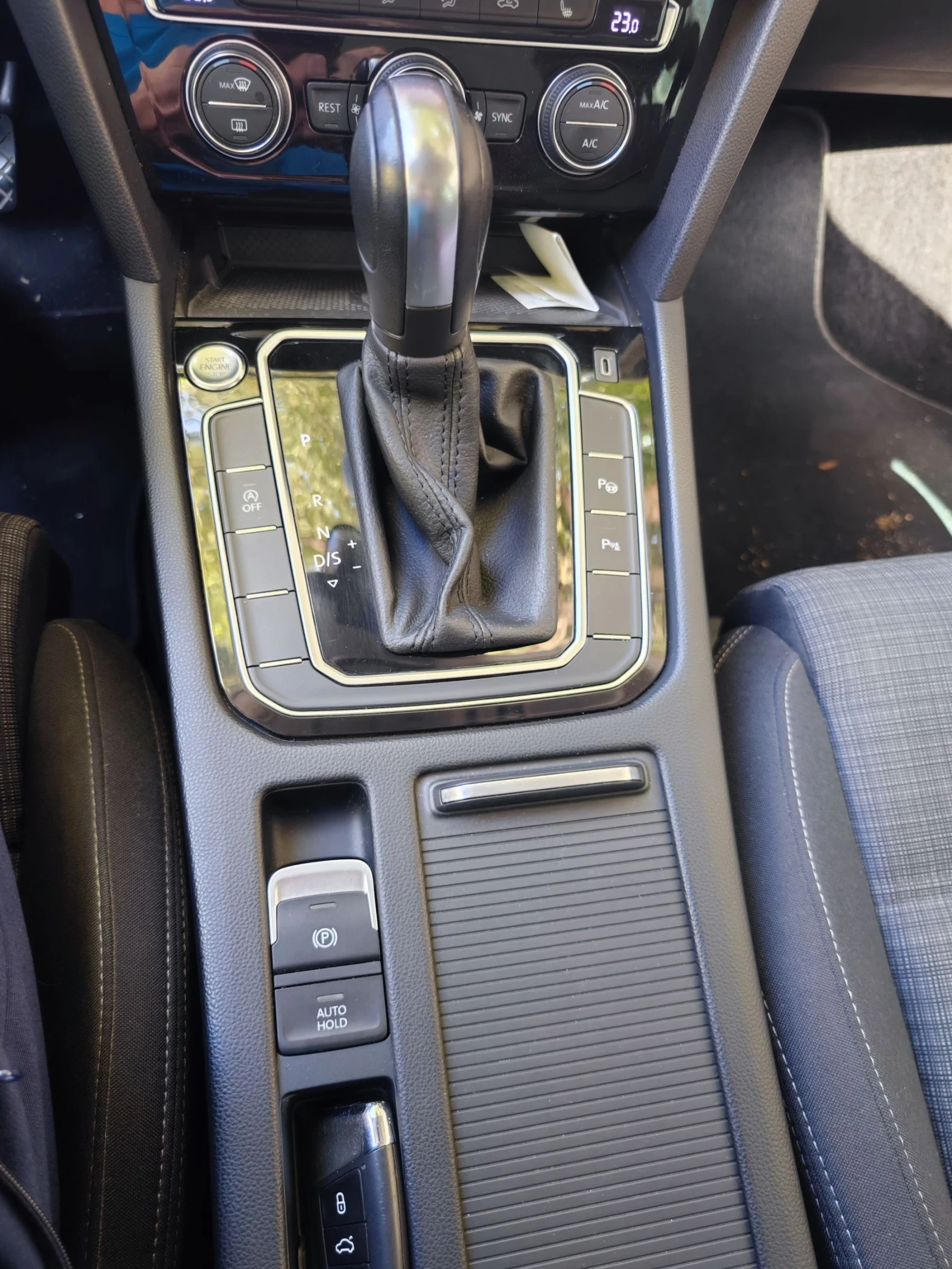 VW Passat 2.0TDI 150 к.с. Led matrix/ACC(distronic) DIGITAL, снимка 15 - Автомобили и джипове - 55073848
