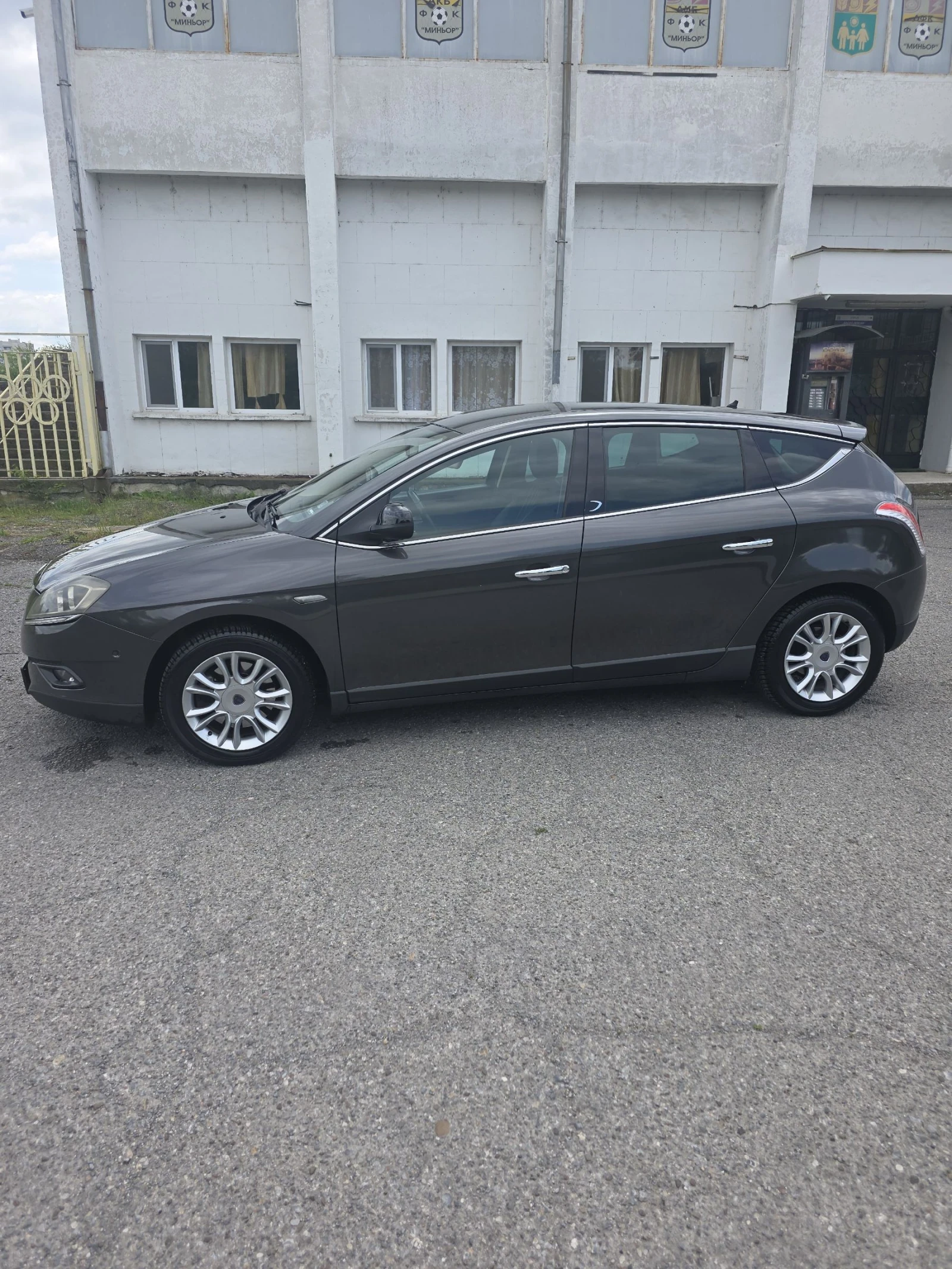 Lancia Delta Хечбек, снимка 16 - Автомобили и джипове - 54671620