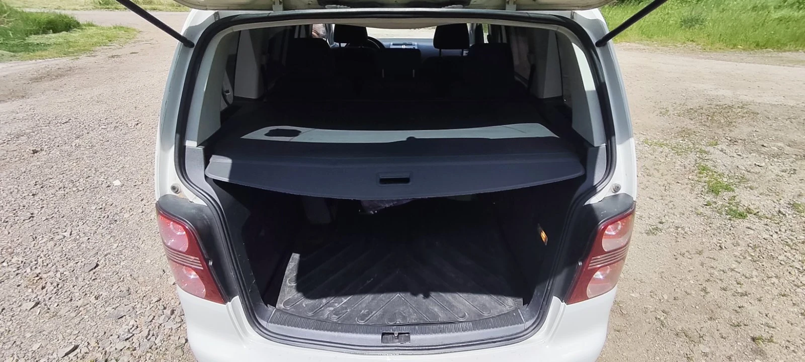 VW Touran, снимка 6 - Автомобили и джипове - 54727574