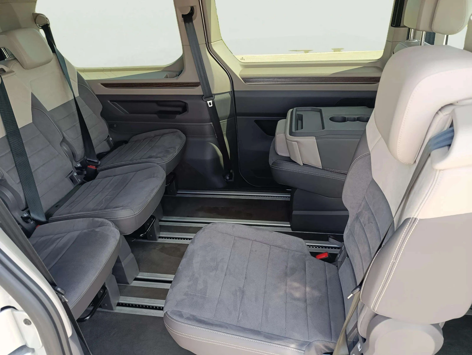 VW Multivan 2.0, снимка 10 - Автомобили и джипове - 54745280