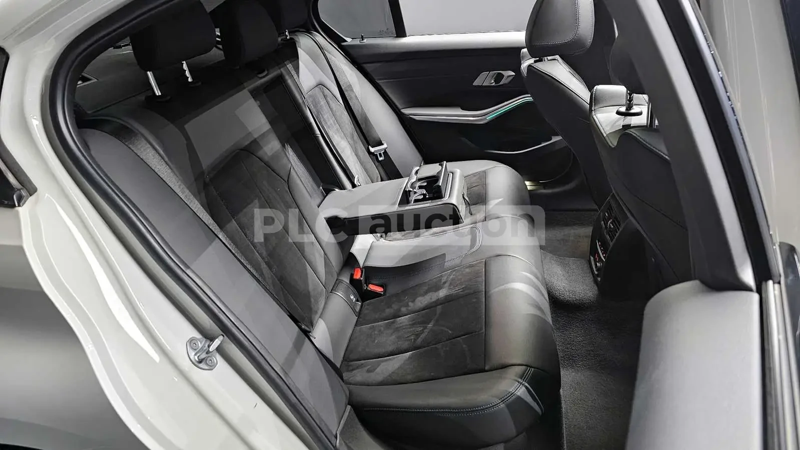 BMW 320 ПОДГРЕВИ * ПАНО * KEYLESS * АВТОКРЕДИТ , снимка 12 - Автомобили и джипове - 54999191