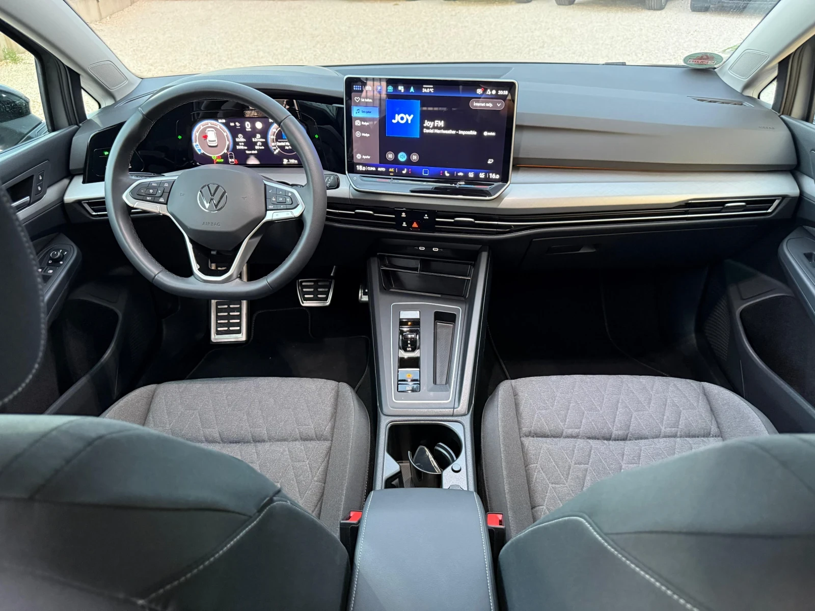 VW Golf 8.5 Facelift 1.5 eTSI DSG Mild Hybrid HUD, снимка 12 - Автомобили и джипове - 55093907