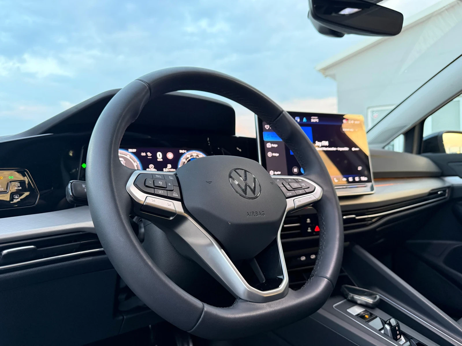 VW Golf 8.5 Facelift 1.5 eTSI DSG Mild Hybrid HUD, снимка 8 - Автомобили и джипове - 55093907
