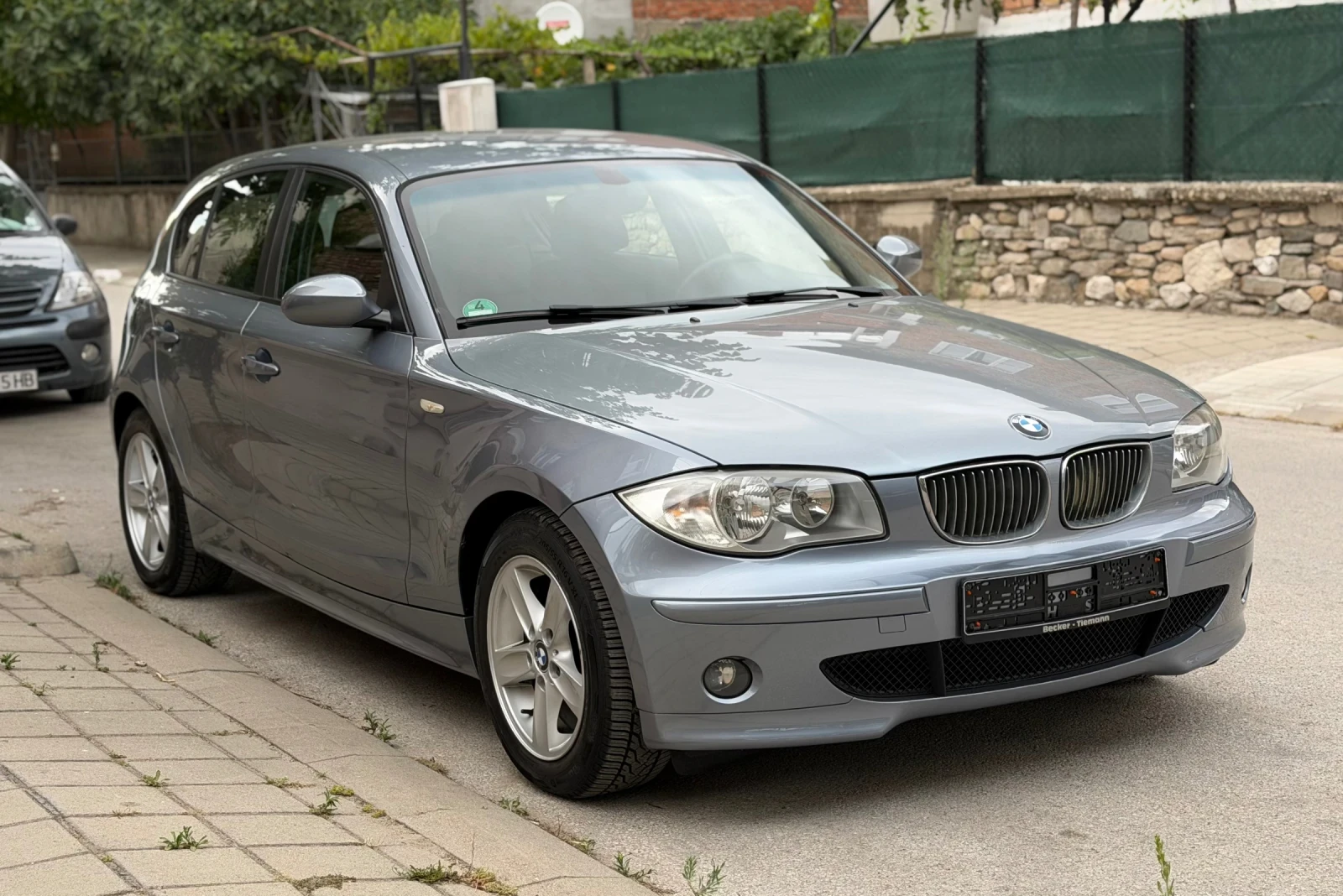 BMW 120 2.0D 163кс. Автомат* Парктроник* Подгрев* Старт-Ст, снимка 3 - Автомобили и джипове - 55516395