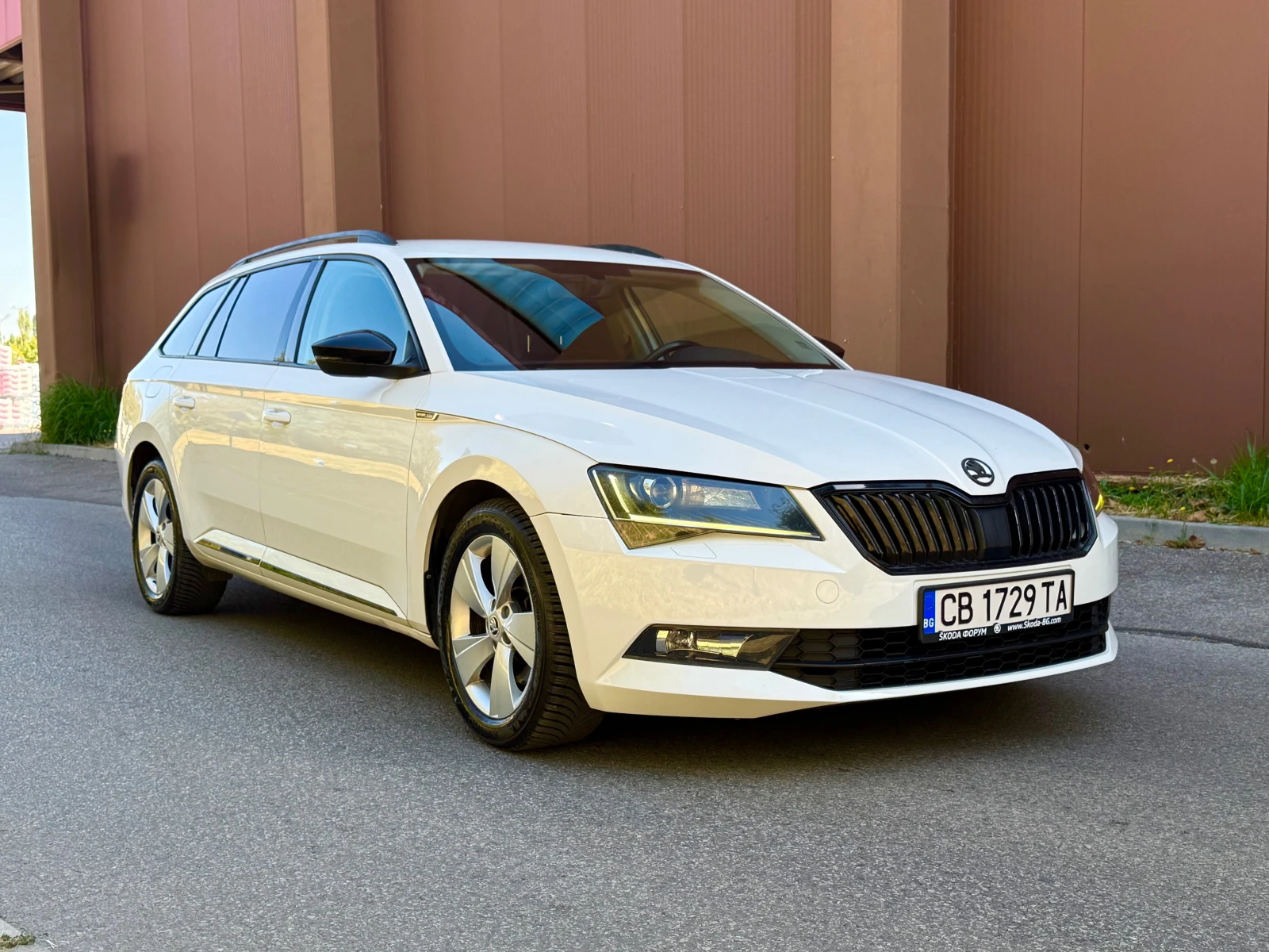 Skoda Superb 2.0TDI| DISTRONIC| КОЖА| MEMORY| CAMERA| ГАРАНЦИЯ, снимка 6 - Автомобили и джипове - 56012682