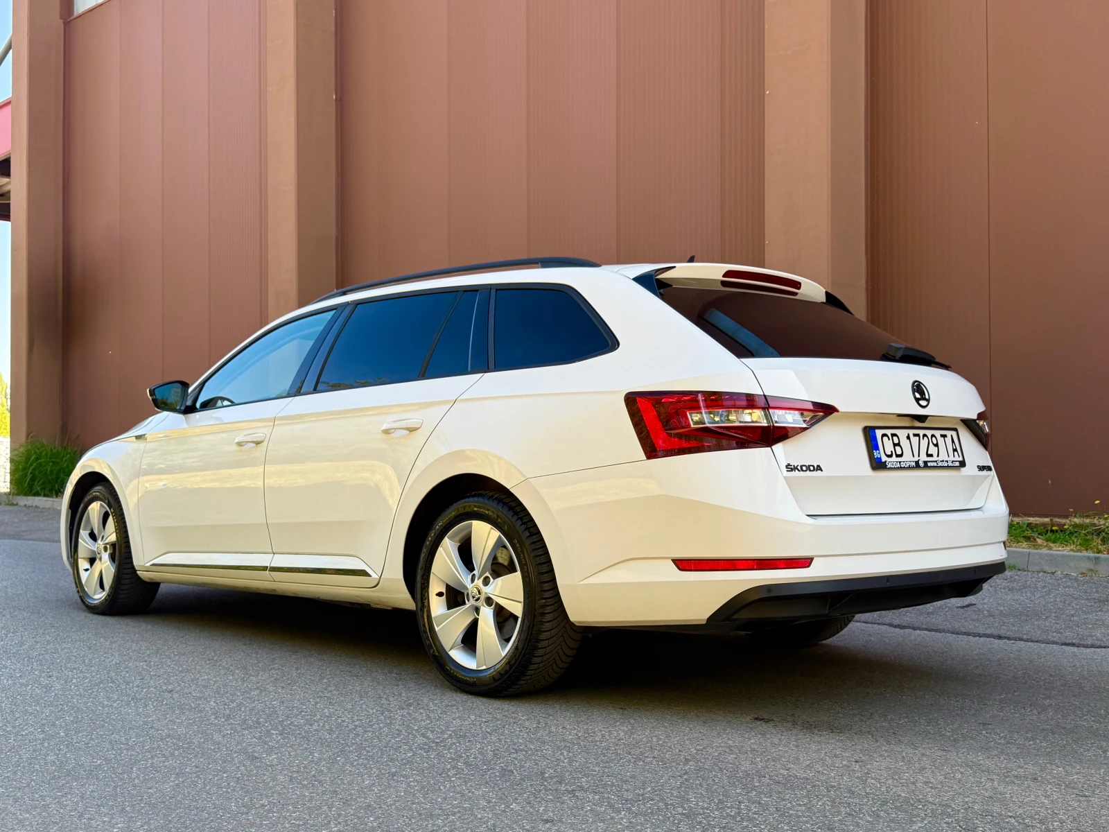 Skoda Superb 2.0TDI| DISTRONIC| КОЖА| MEMORY| CAMERA| ГАРАНЦИЯ, снимка 3 - Автомобили и джипове - 56012682