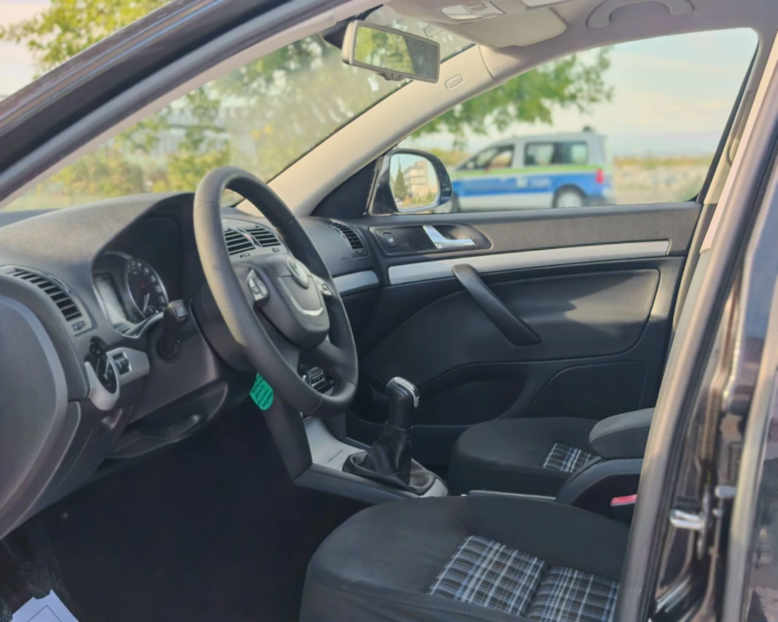 Skoda Octavia 1.6 105 К.С. ДИЗЕЛ! КОМБИ! , снимка 8 - Автомобили и джипове - 56216286