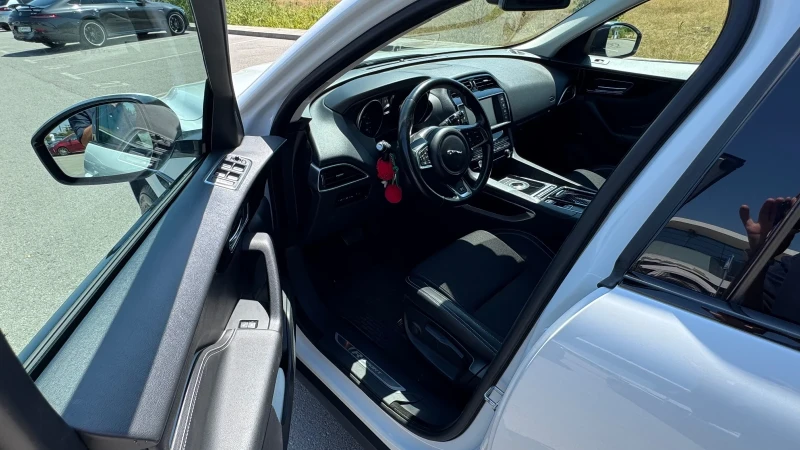 Jaguar F-PACE R-Sport, снимка 8 - Автомобили и джипове - 51341154