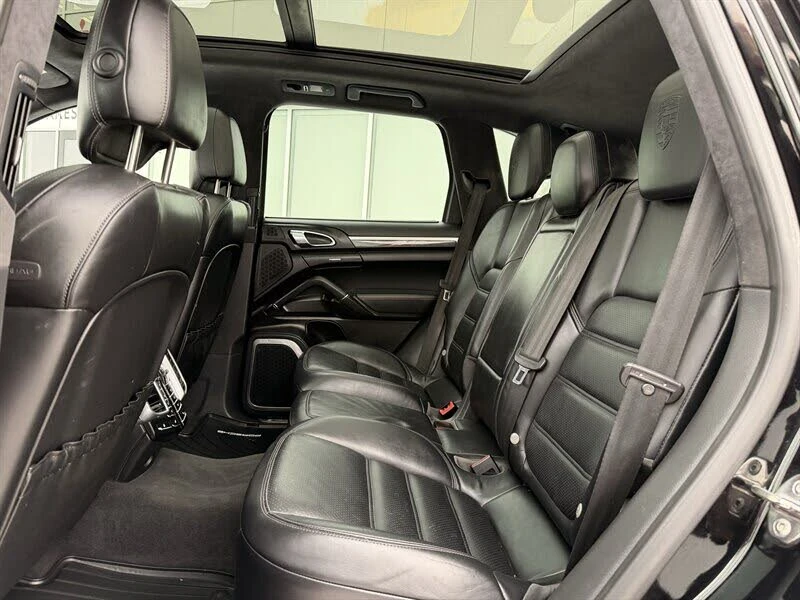 Porsche Cayenne Turbo S AWD* CARFAX* АвтоКредит * (ЦЕНА ДО БГ), снимка 12 - Автомобили и джипове - 53457879