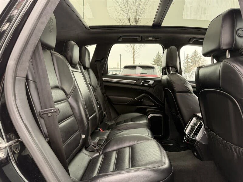 Porsche Cayenne Turbo S AWD* CARFAX* АвтоКредит * (ЦЕНА ДО БГ), снимка 15 - Автомобили и джипове - 53457879