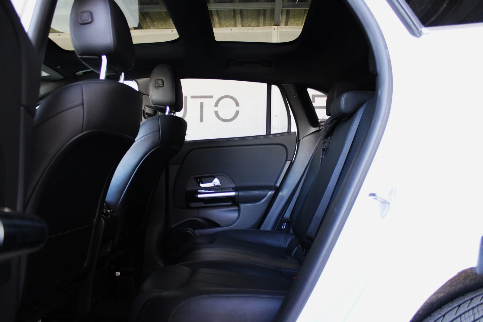 Mercedes-Benz GLA 250 4M PANO 360 KEYLESS | Mobile.bg   15