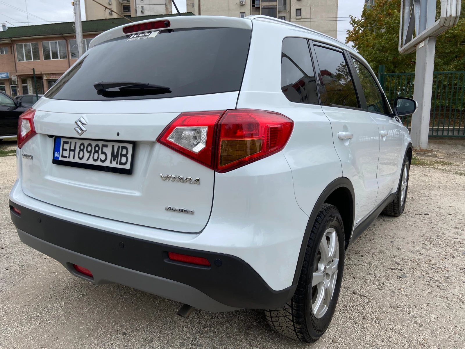 Suzuki Vitara 1.6I 4X4  NAVI Камера Панорама Allgrip Швейцария - изображение 4