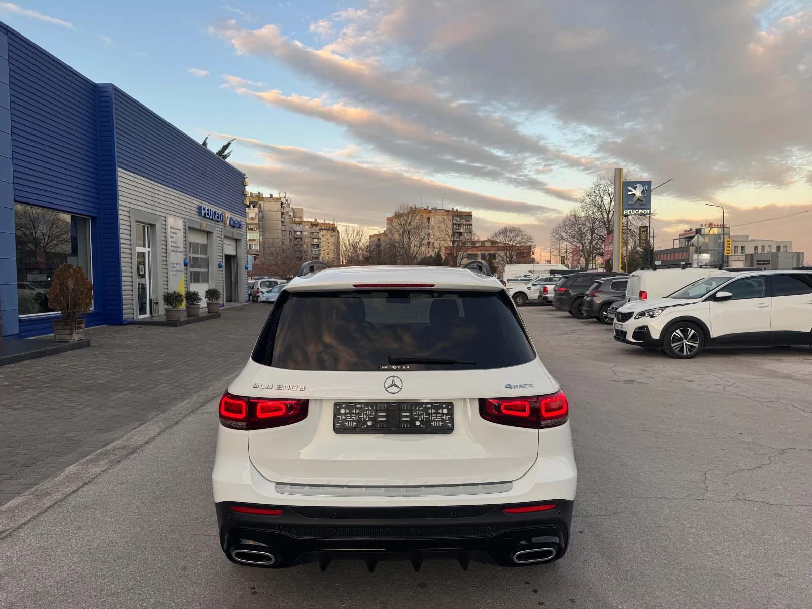 Mercedes-Benz GLB PREMIUM AMG LINE 4-MATIC - изображение 4