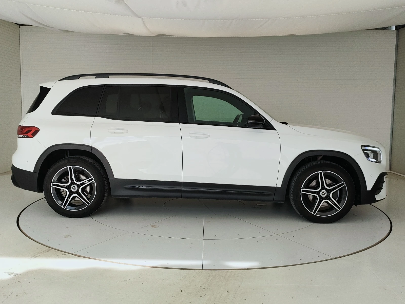 Mercedes-Benz GLB PREMIUM AMG LINE 4-MATIC - изображение 2