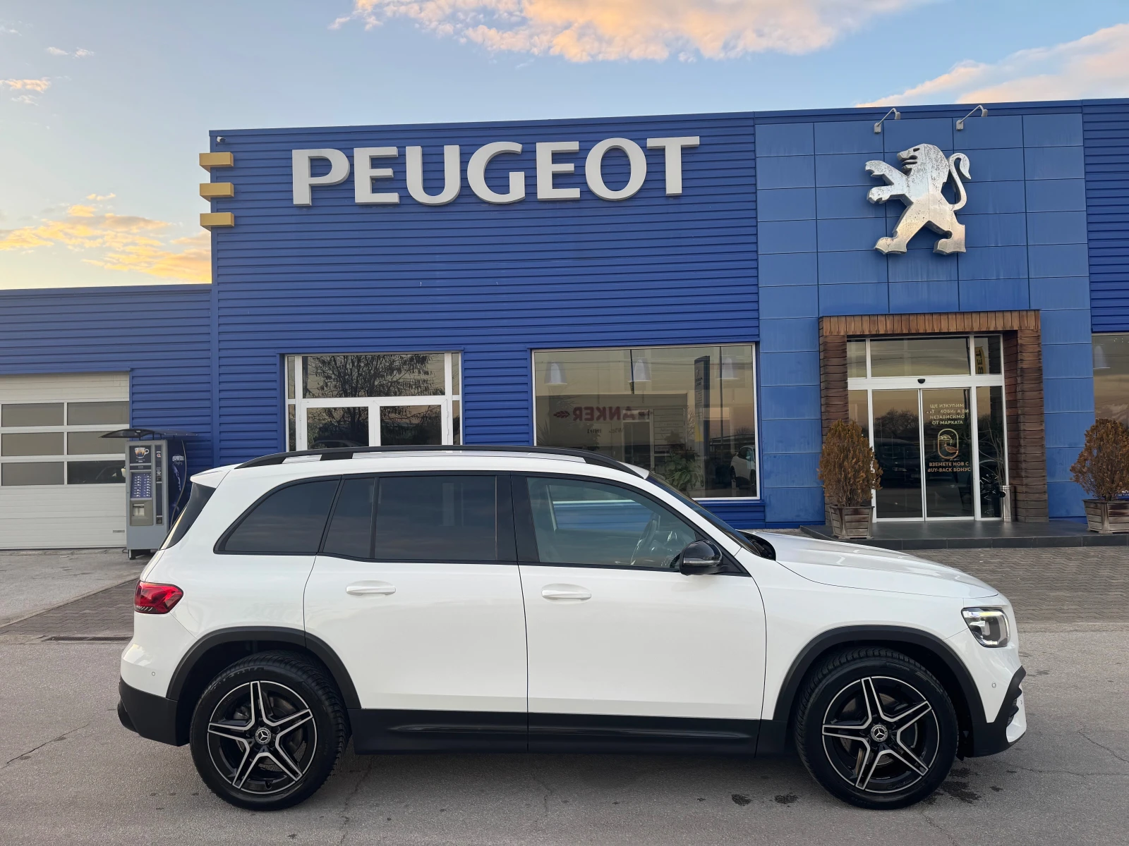 Mercedes-Benz GLB PREMIUM AMG LINE 4-MATIC - изображение 6