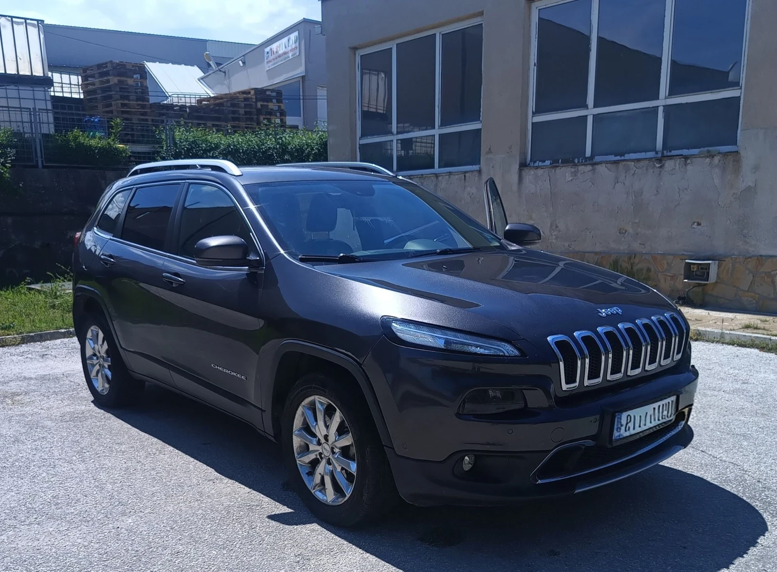 Jeep Cherokee, снимка 2 - Автомобили и джипове - 54528205