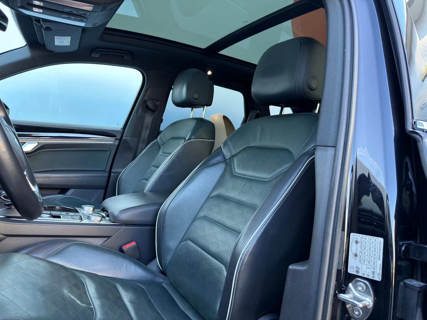 VW Touareg, снимка 8 - Автомобили и джипове - 56421019