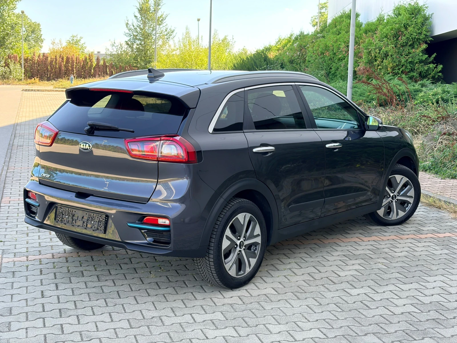 Kia Niro SOH 100% 64kw 204kc TERMOPOMPA!!!PREMIUM!!!, снимка 3 - Автомобили и джипове - 56009874