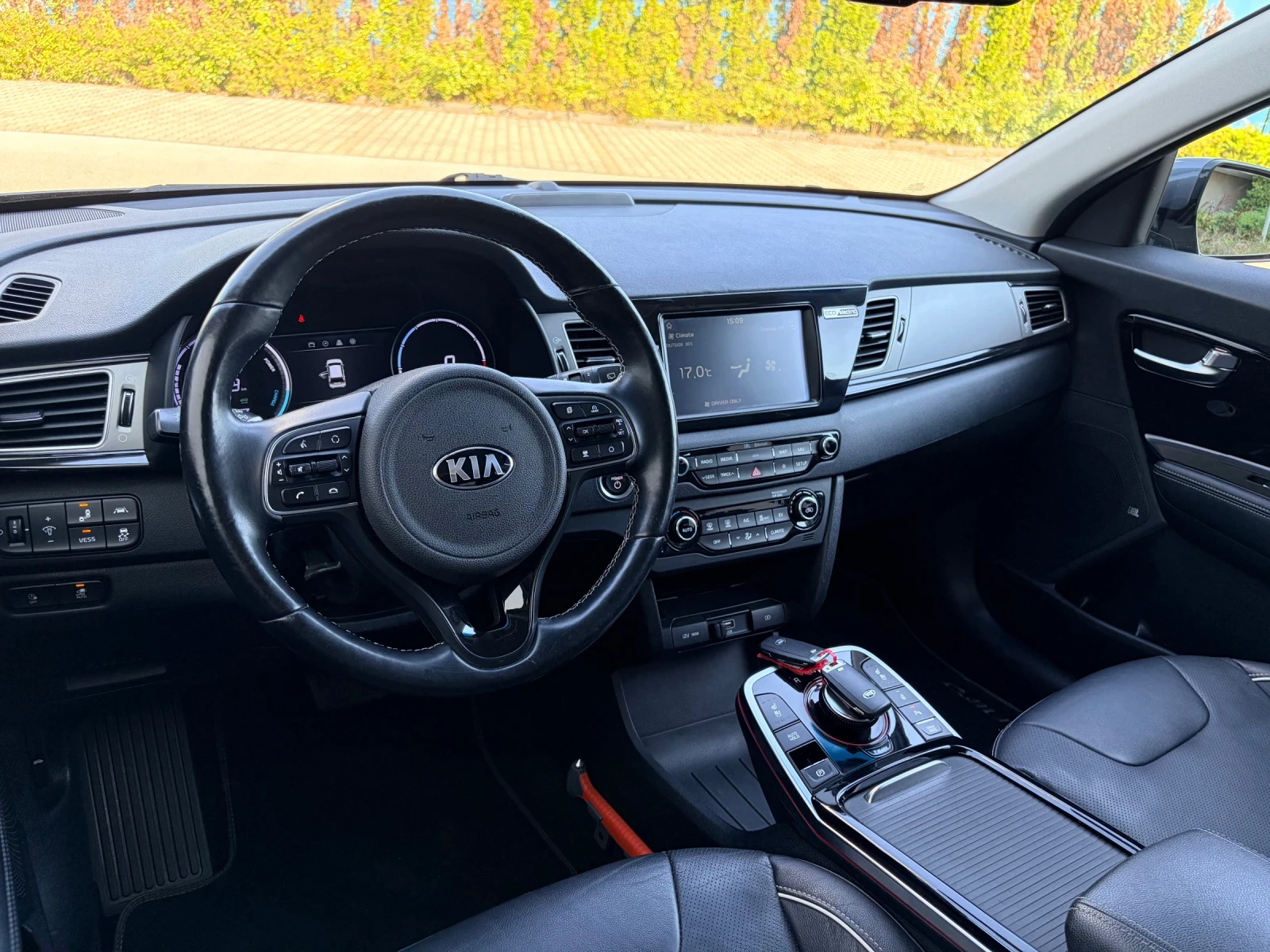 Kia Niro SOH 100% 64kw 204kc TERMOPOMPA!!!PREMIUM!!!, снимка 7 - Автомобили и джипове - 56009874