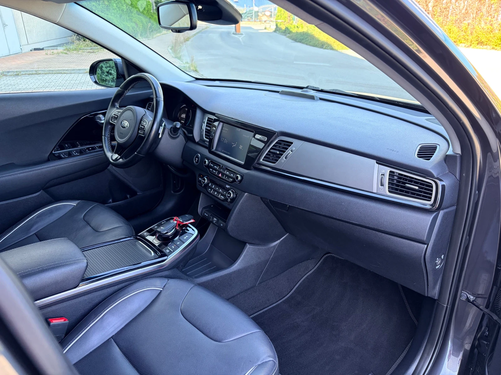 Kia Niro SOH 100% 64kw 204kc TERMOPOMPA!!!PREMIUM!!!, снимка 6 - Автомобили и джипове - 56009874