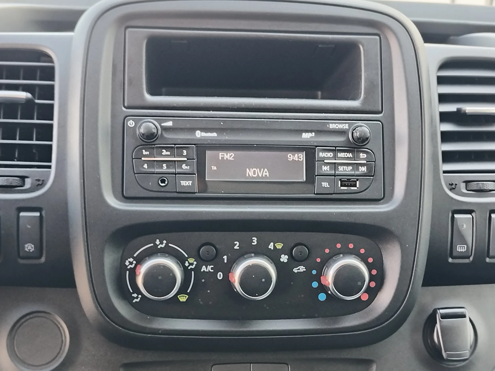 Renault Trafic 2.0dCi/146к.с./L2H1, снимка 17 - Бусове и автобуси - 55232617