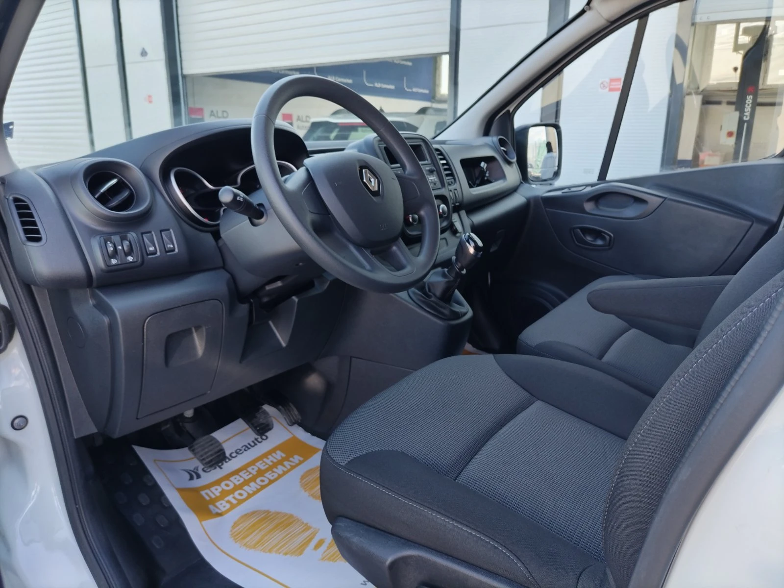 Renault Trafic 2.0dCi/146к.с./L2H1, снимка 12 - Бусове и автобуси - 55232617