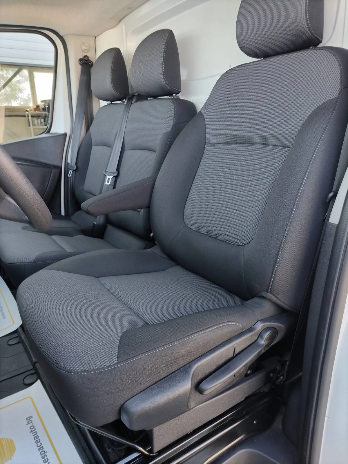 Renault Trafic 2.0dCi/146к.с./L2H1, снимка 13 - Бусове и автобуси - 55232617