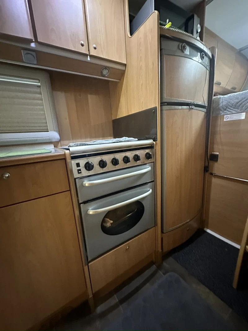 Кемпер Burstner Elegance 820I, снимка 12 - Каравани и кемпери - 47816476