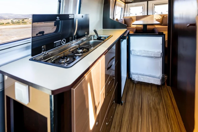 Кемпер Mercedes-Benz Sprinter , снимка 13 - Каравани и кемпери - 53593124