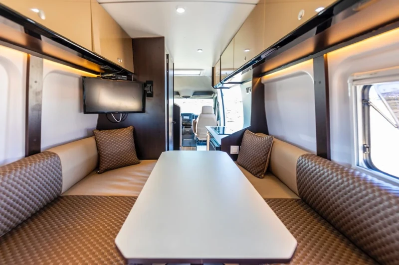 Кемпер Mercedes-Benz Sprinter , снимка 15 - Каравани и кемпери - 53593124