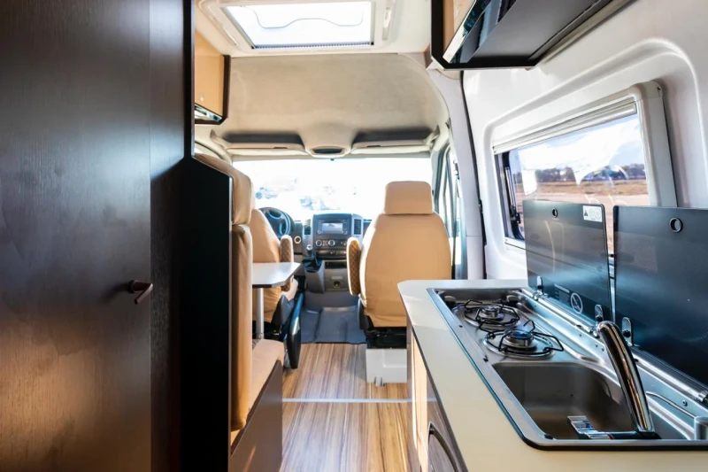 Кемпер Mercedes-Benz Sprinter , снимка 4 - Каравани и кемпери - 53593124