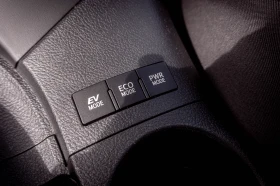 Toyota Auris 1.8 Hybrid ТОП! С ГАРАНЦИЯ! , снимка 17