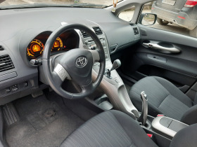 Toyota Auris 1.6 VVT-i, снимка 11 - Автомобили и джипове - 42255907