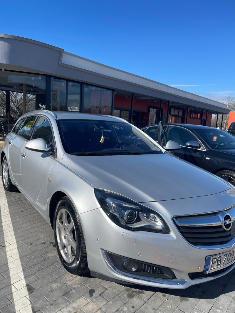 Opel Insignia 2.0D Sports Tourer, снимка 2 - Автомобили и джипове - 46060837