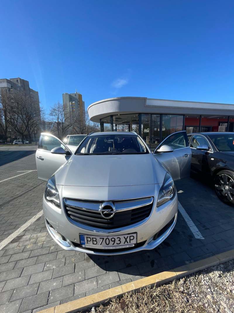 Opel Insignia 2.0D Sports Tourer, снимка 4 - Автомобили и джипове - 45830849