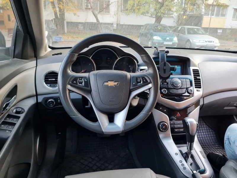 Chevrolet Cruze, снимка 10 - Автомобили и джипове - 47864430