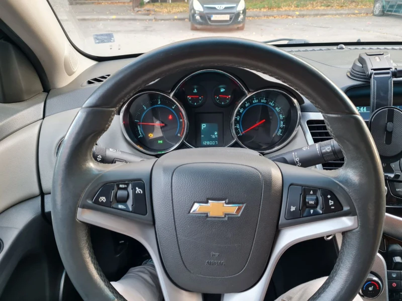 Chevrolet Cruze, снимка 11 - Автомобили и джипове - 47864430