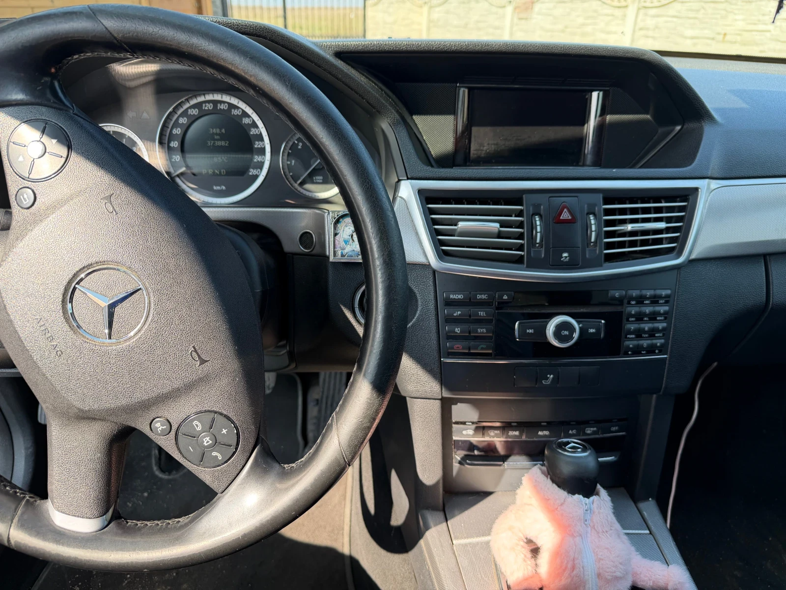 Mercedes-Benz E 220, снимка 2 - Автомобили и джипове - 53733580