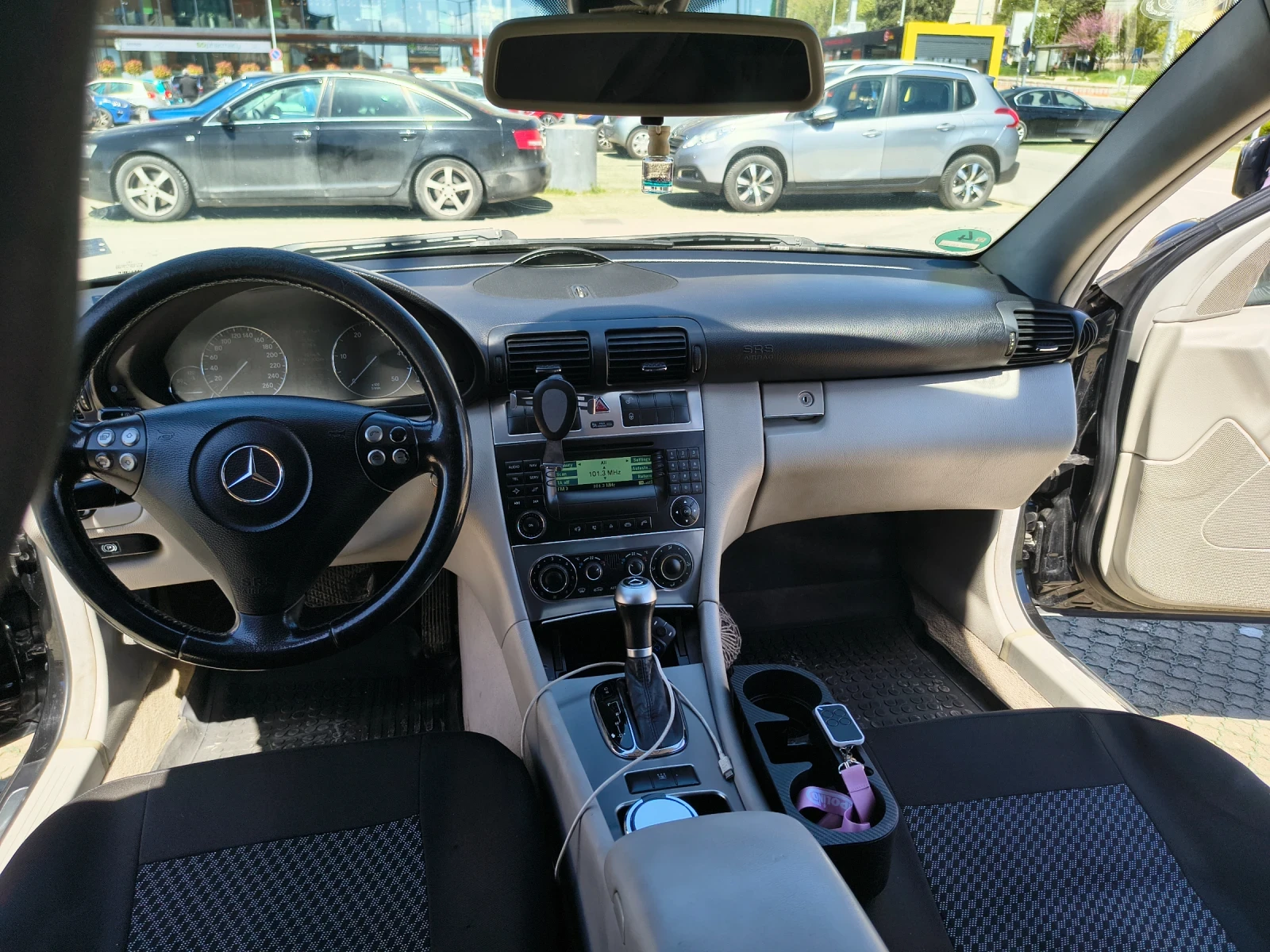 Mercedes-Benz C 220 Facelift , снимка 4 - Автомобили и джипове - 54599655