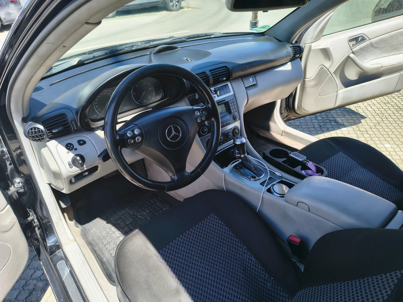 Mercedes-Benz C 220 Facelift , снимка 5 - Автомобили и джипове - 54599655