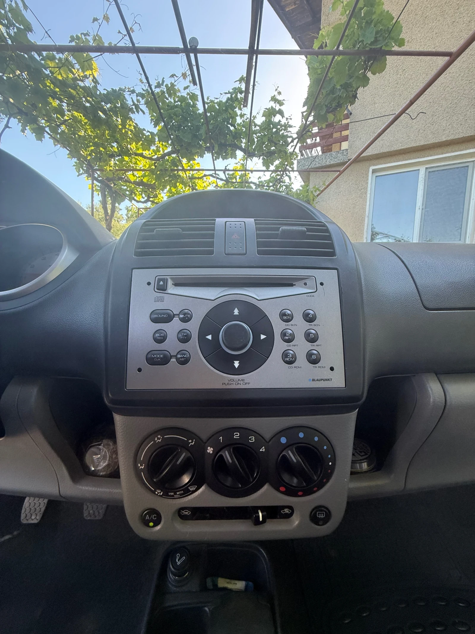 Subaru Justy, снимка 8 - Автомобили и джипове - 54754360