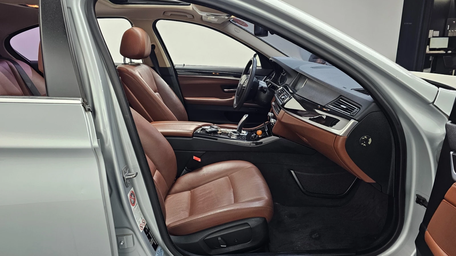 BMW 520 xDrive * HUD * ПОДГРЕВИ * КАМЕРА * ЛЮК, снимка 10 - Автомобили и джипове - 55133425
