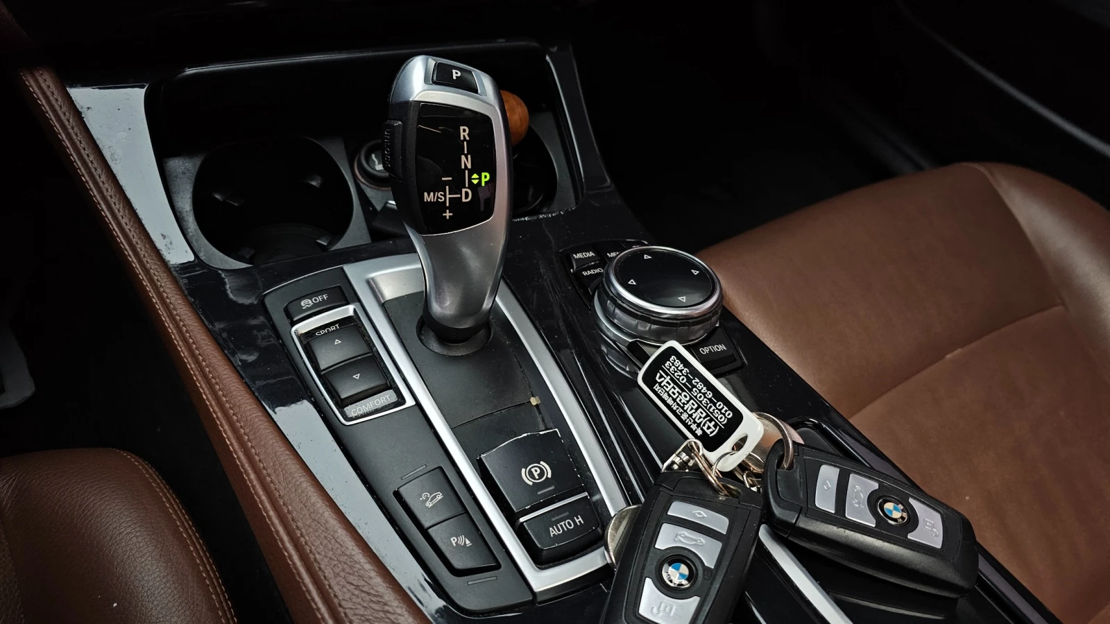 BMW 520 xDrive * HUD * ПОДГРЕВИ * КАМЕРА * ЛЮК, снимка 9 - Автомобили и джипове - 55133425
